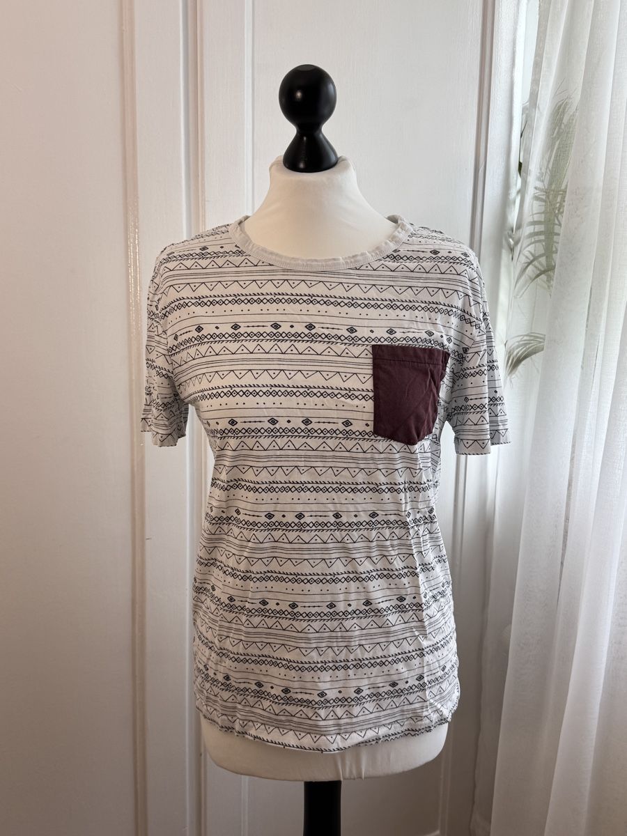 T-shirt: Sommerliche T-Shirts mit Muster, Grösse M – Usato da Wetzikon ZH venduto da el-lustigo2