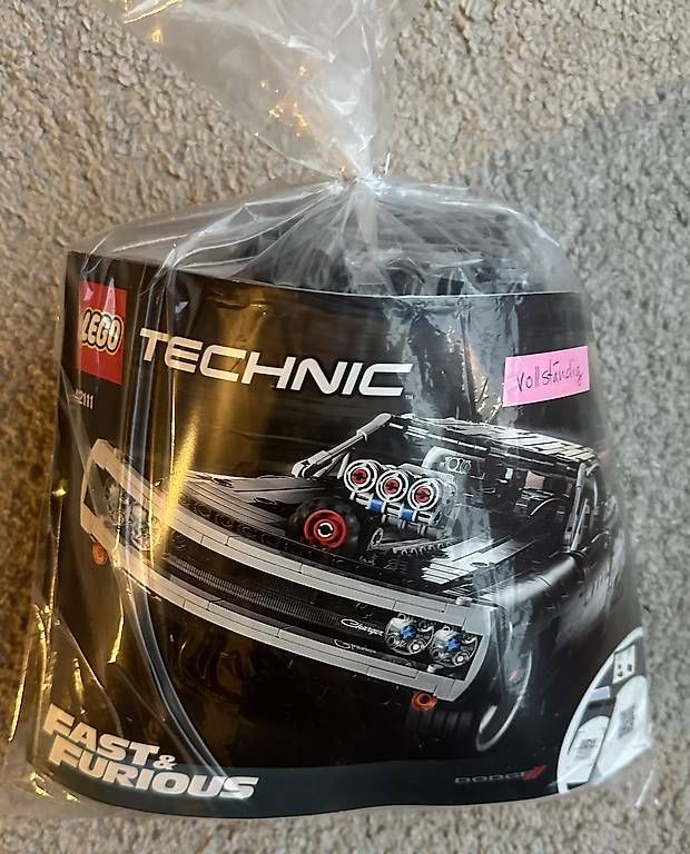 Kit di costruzioni: LEGO Doms Dodge Charger
42111 LEGO Technic – Usato da Niederscherli venduto da Spi_re