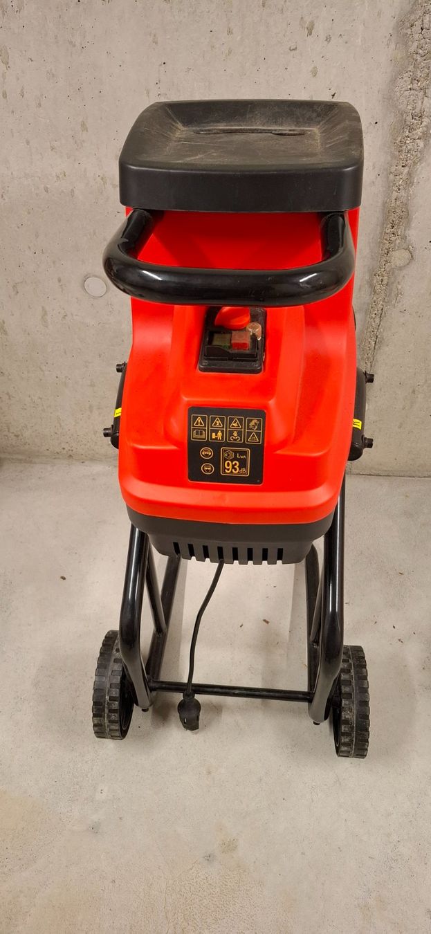 Trinciatrici: Leise Häcksler 2400 Watt – Usato da Reidermoos venduto da Speedrocket 1