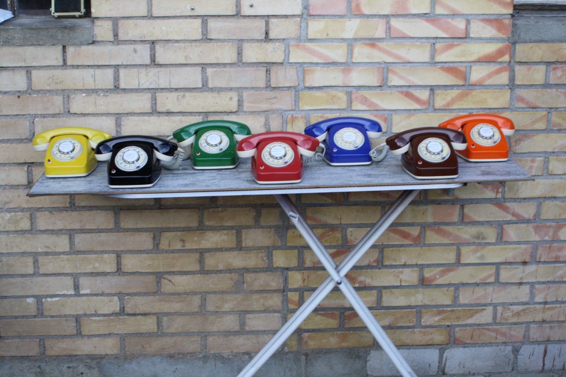 Telefoni: TELEFON VINTAGE MIT WÄHLSCHEIBE – Usato da Wauwil venduto da Pneuedy 7