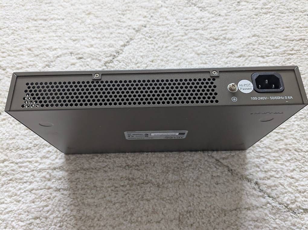 TP-Link Modem & Router: TP-Link TL-SG1016D 16-port Switch – Usato da Zürich venduto da Lorenzin06 2
