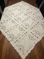 Wunderschöne Tischdecke, Beige