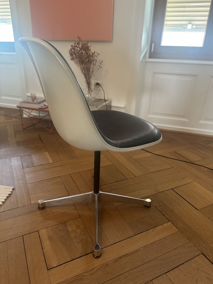 Vitra Sedie: Vitra Eames leather side chair - Einzelstück aus den 70er – Usato da Basel venduto da and__1 5