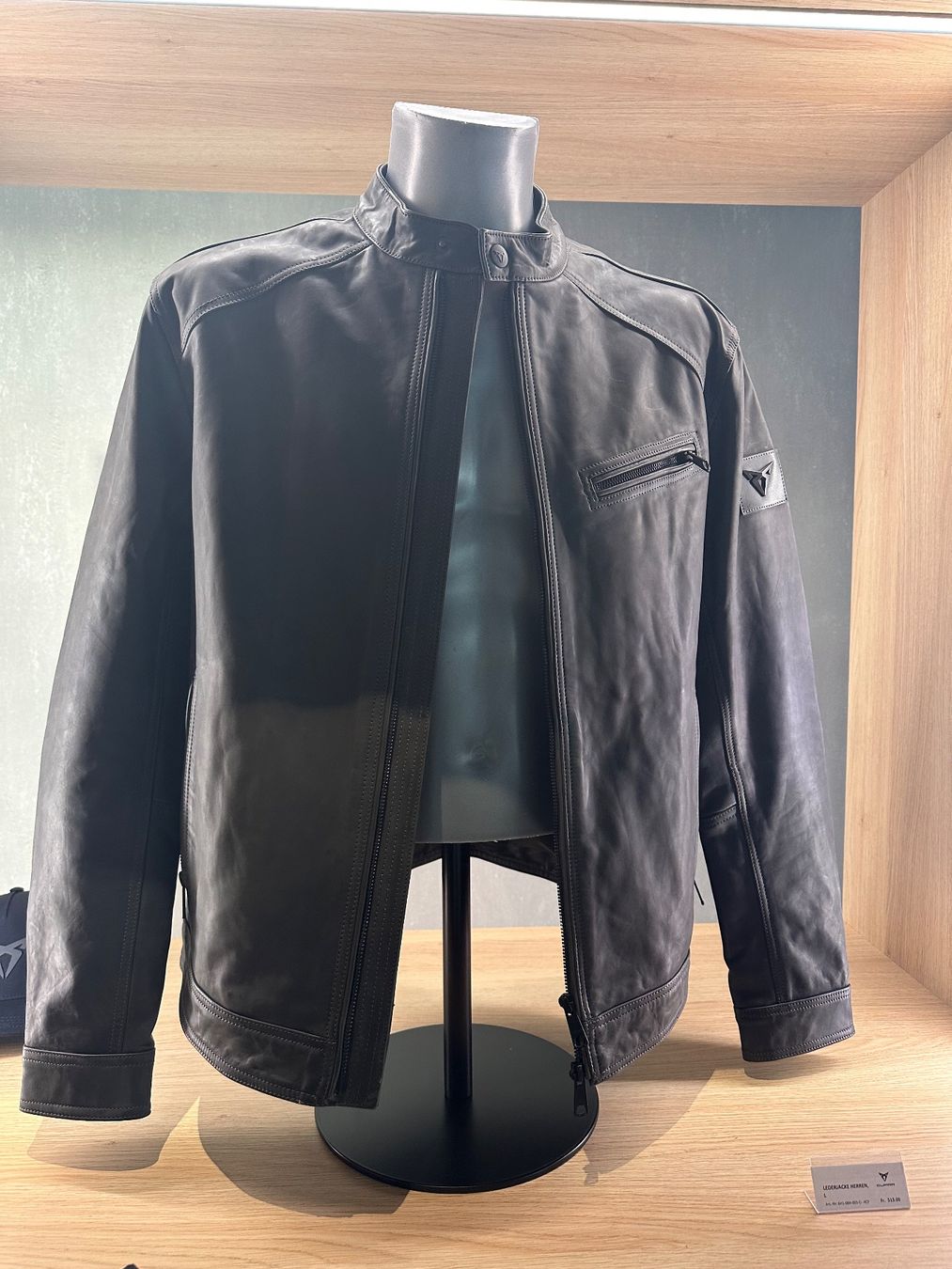 Cupra Giacche: Cupra Lederjacke Herren L – Nuovo e nell'imballaggio originale da Gamprin-Bendern venduto da lag_sff9