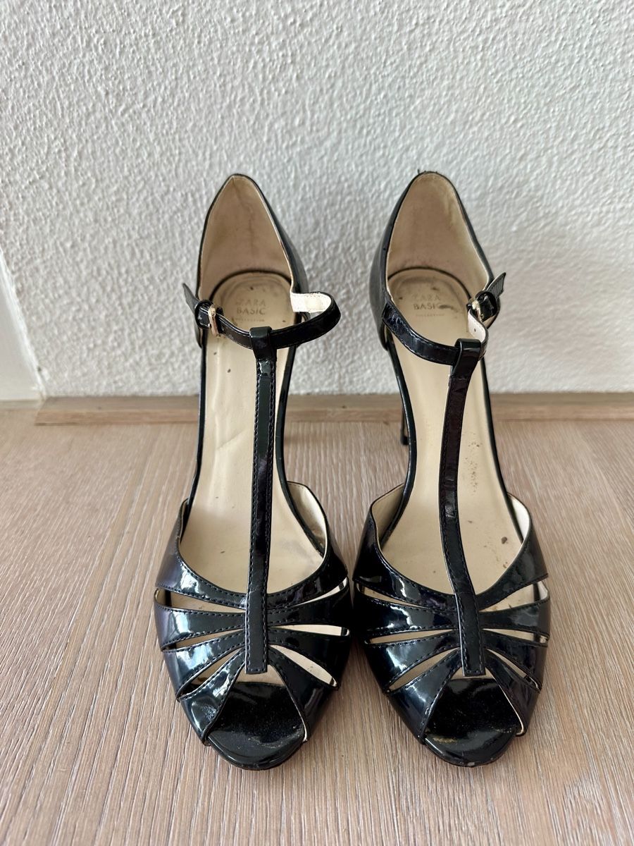 Zara Damenschuhe: Zara Basic black patent leather high heels – Gebraucht aus Horgen von cfedier2212