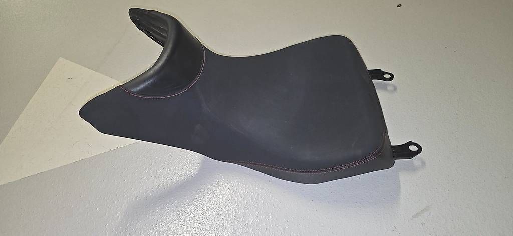 Tutti i ricambio per moto: Honda NT1100 selle comfort – Usato da Crissier venduto da tic_qb2s 1