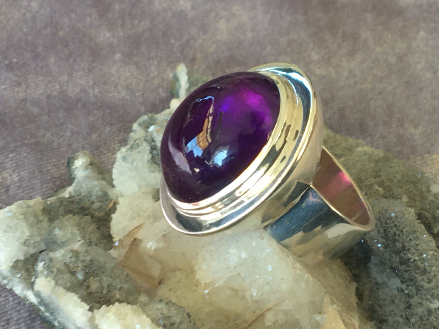 Anelli: AMETHYST Grosser Cabochon in Silberring Grösse:  53 – Nuovo (secondo la descrizione) da Seftigen venduto da tigers12 2