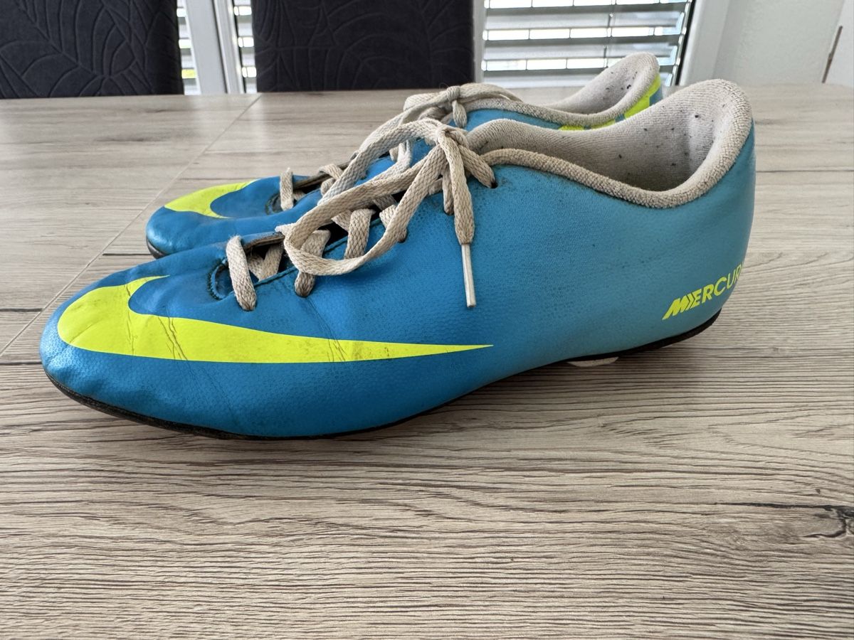 Scarpe da uomo: Fussball Schuhe - Grösse 38.5 – Usato da Meisterschwanden venduto da Scania78 2