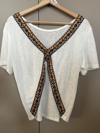 Weisses T-Shirt mit farbigem Ethno-Band, Grösse S
