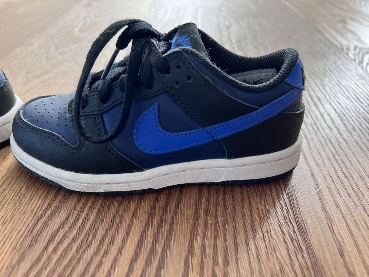 Nike Scarpe per ragazzi: Nike Schuhe Gr. 27.5 schwarz blau Sneaker – Usato da Gipf-Oberfrick venduto da Sonne010203