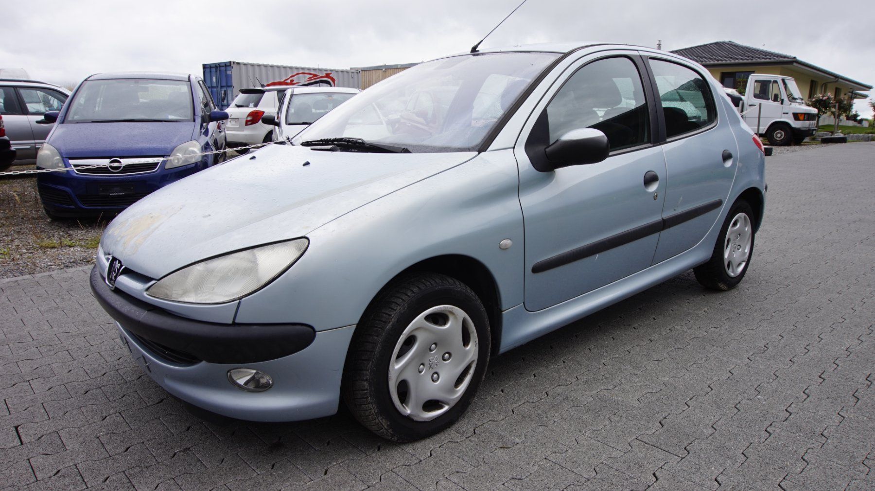 Peugeot Autos: Peugeot 206 mit 179'964 km ab nur CHF 1.- – Gebraucht aus Schongau von Autosalon_Zogu