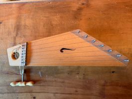 Kantele, finnisches Saiteninstrument aus Erlenholz