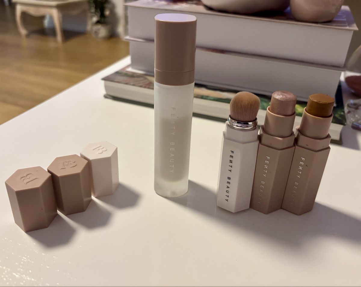 Sephora Make-up: Fenty Beauty Set: Primer, Pinsel, 2 Match Stix – Usato da Baden venduto da Tiffany6878 2