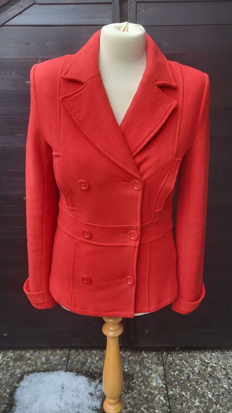 Vestes: Veste rouge  – D'occasion à Fribourg par VictoriaShop7 7