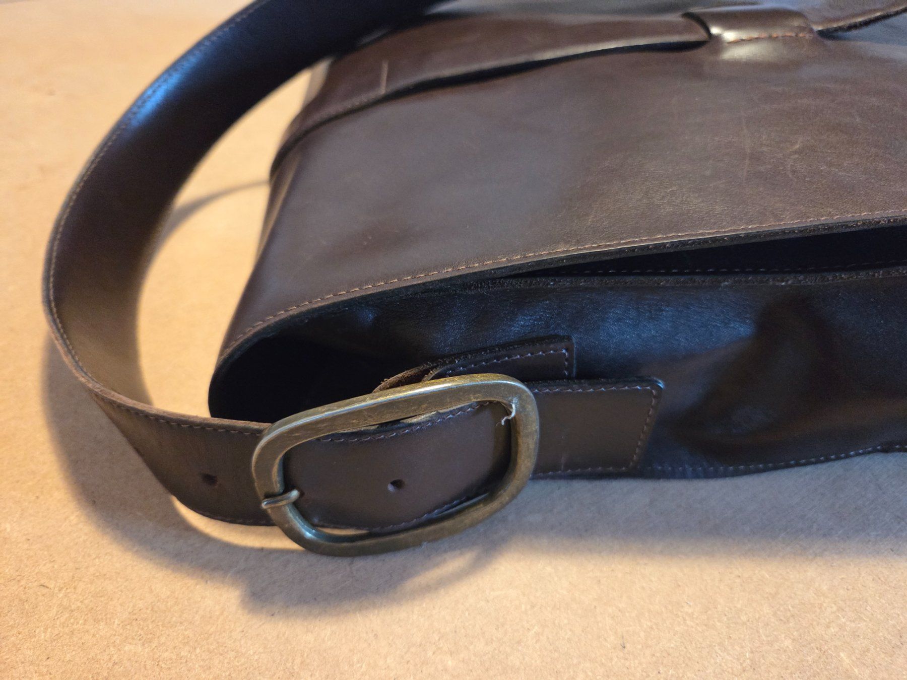 Taschen für Damen: Damen-Echtledertasche "Think!" – Gebraucht aus Rheinfelden von PRINZ4L 4