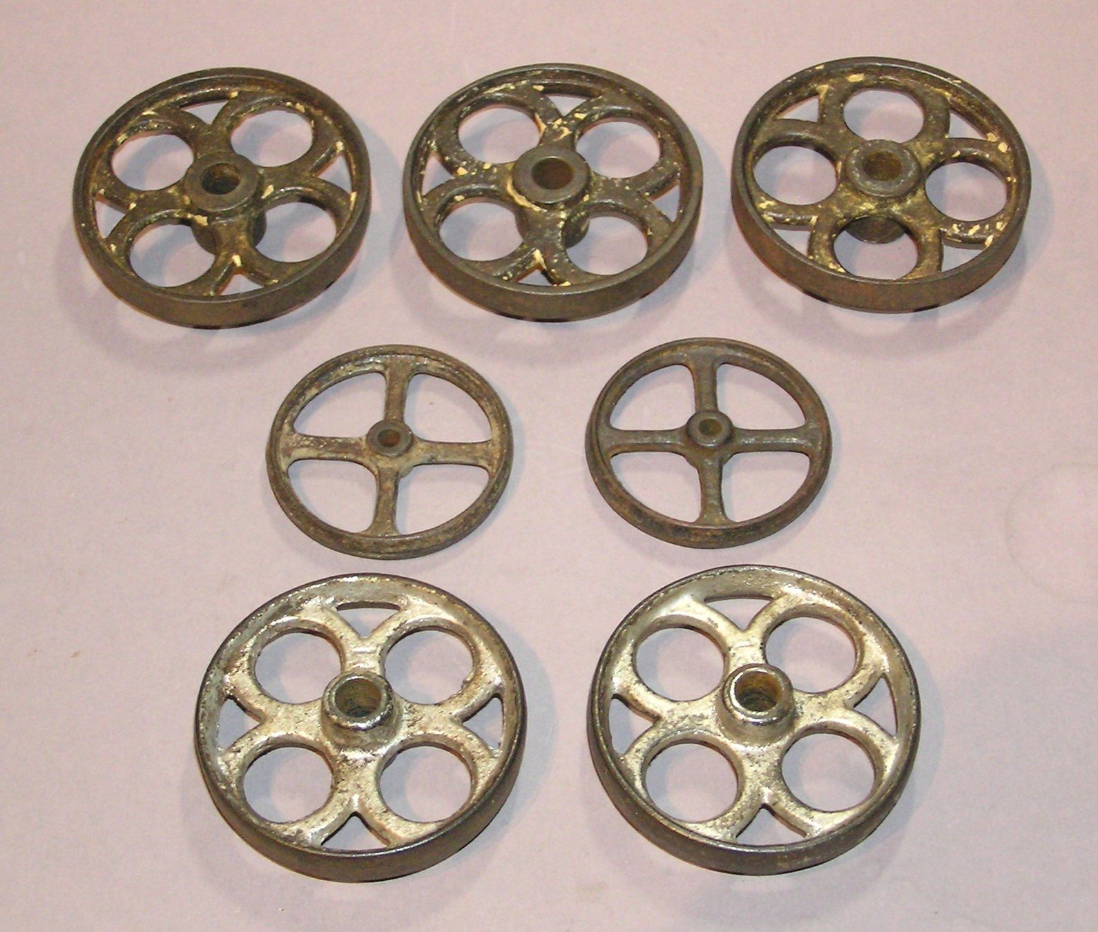 Spielzeuge: 7ANTIKE SPIELZEUG EISENGUSS RÄDER – Gebraucht aus Grenchen von Antique-hunter 2