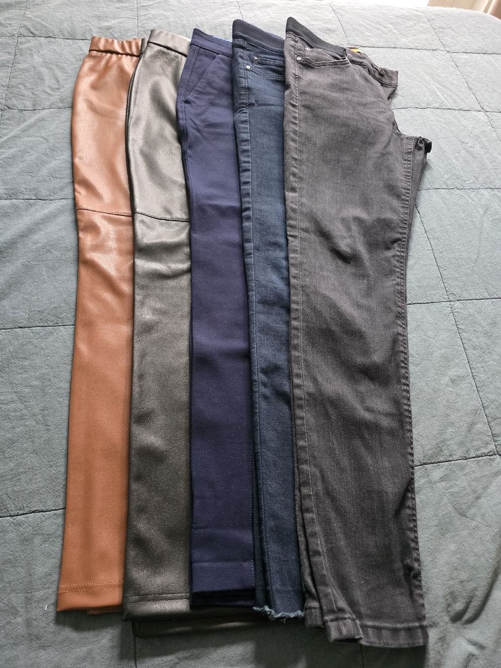 Lots de vêtements: Hosen – D'occasion à Rüti ZH par car_gl78
