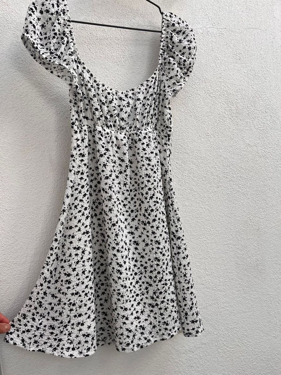 Bershka Vestiti: Sommerkleid Blumenmuster mit Schnürung – Usato da Gipf-Oberfrick venduto da sin_x2lt 1