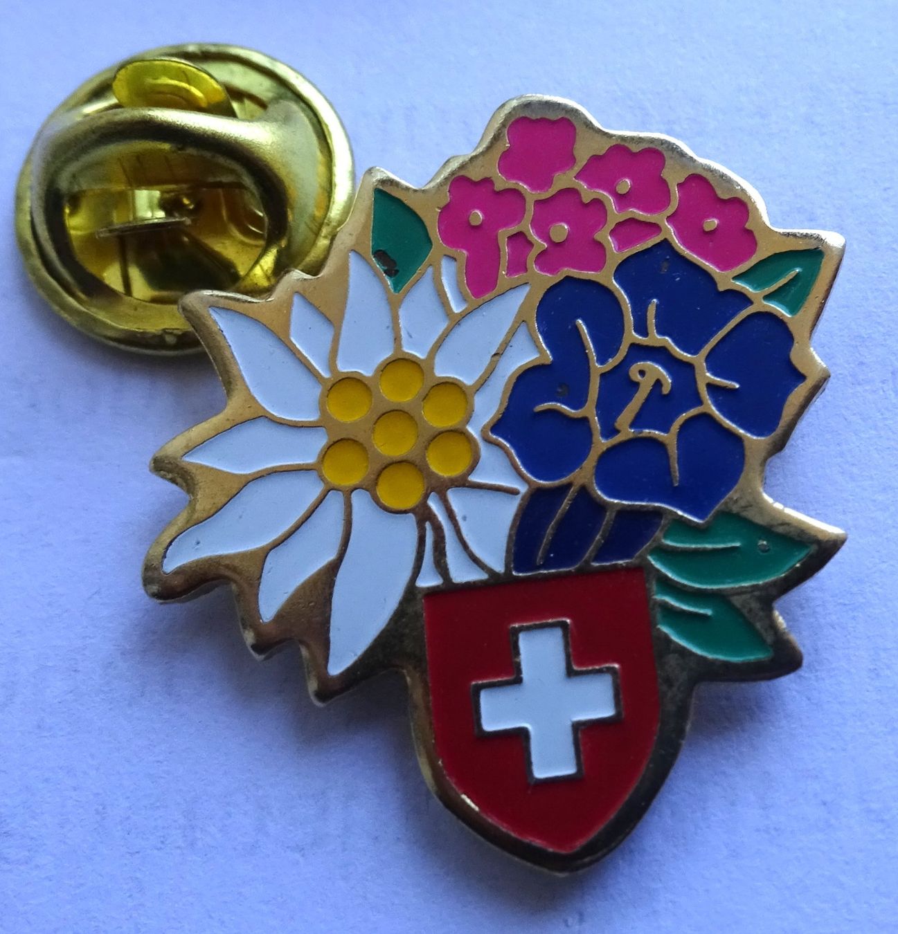 Placchette & Badge: Pin Schweiz Blumen  Edelweiss – Usato da Utzenstorf venduto da BUtter81