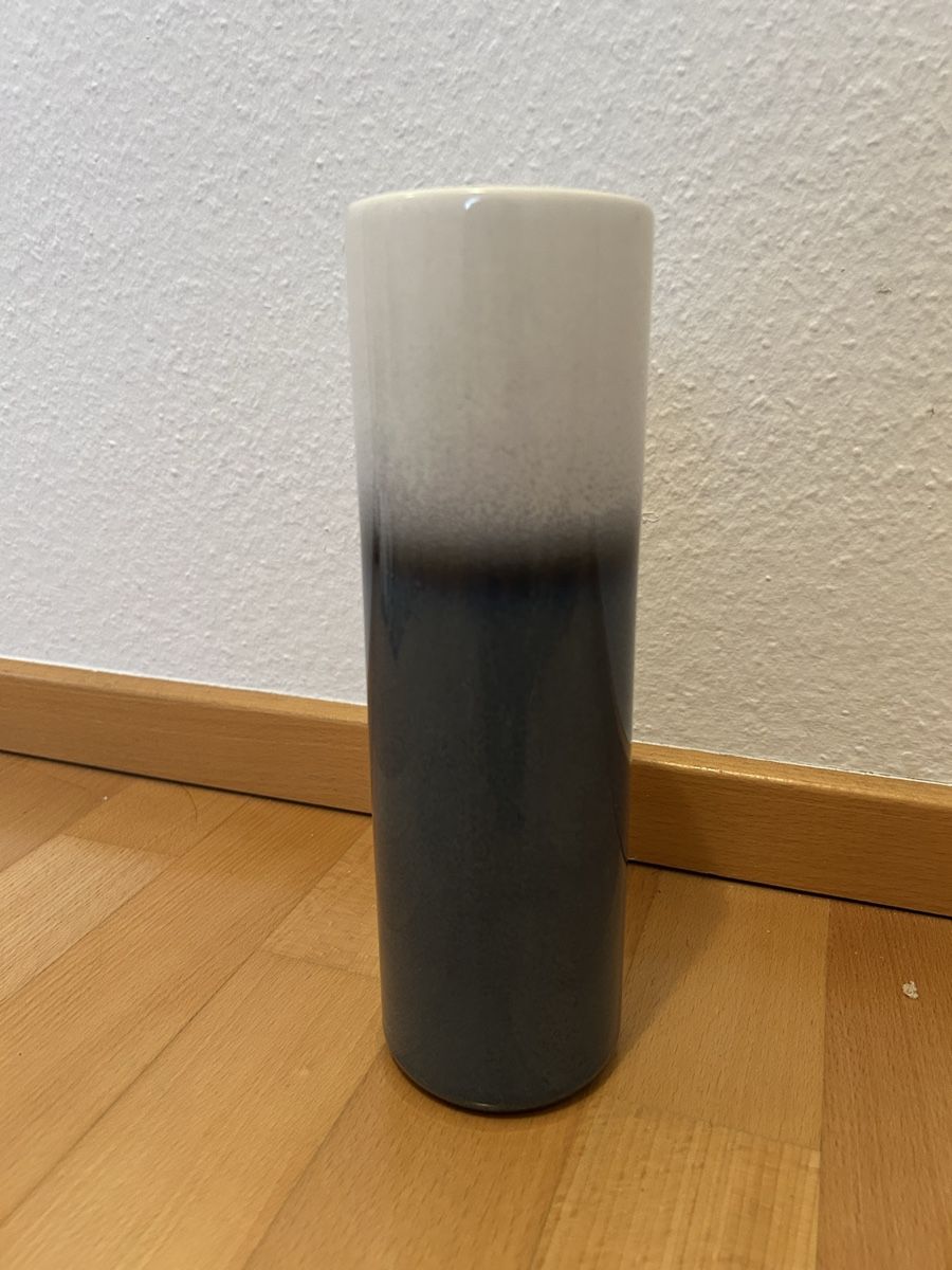 Vasi & Recipienti: Blau-weisse schmale Vase – Usato da Rodersdorf venduto da theysee