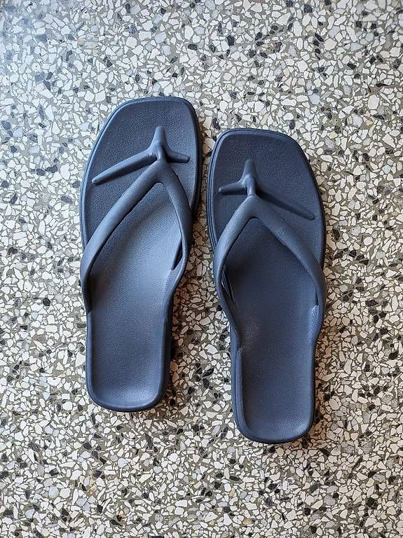 Chaussures hommes: NEU - Flip Flops Gr. 39 blau – Neuf avec emballage d'origine à Bern par samtgrau