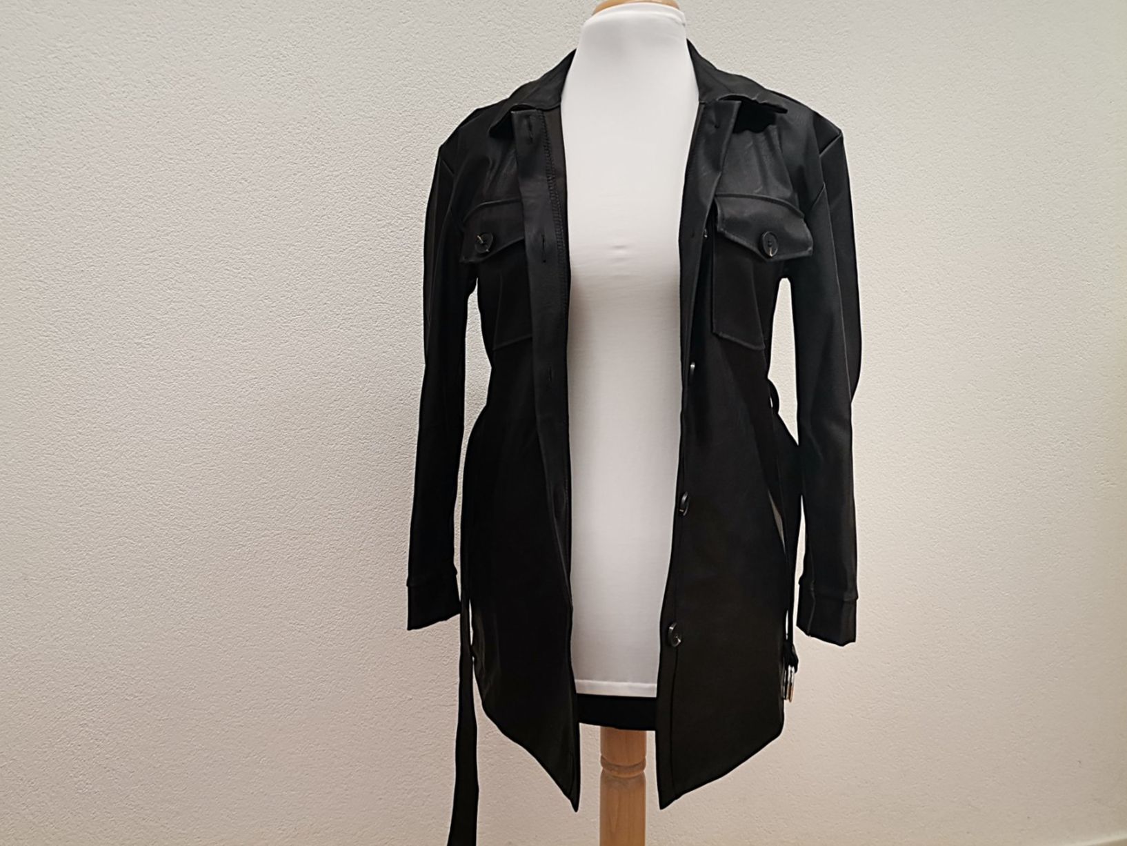 Giacche: TODAY Lederjacke Schwarz S mit Gürtel – Usato da Schaffhausen venduto da Restwert_SH 3