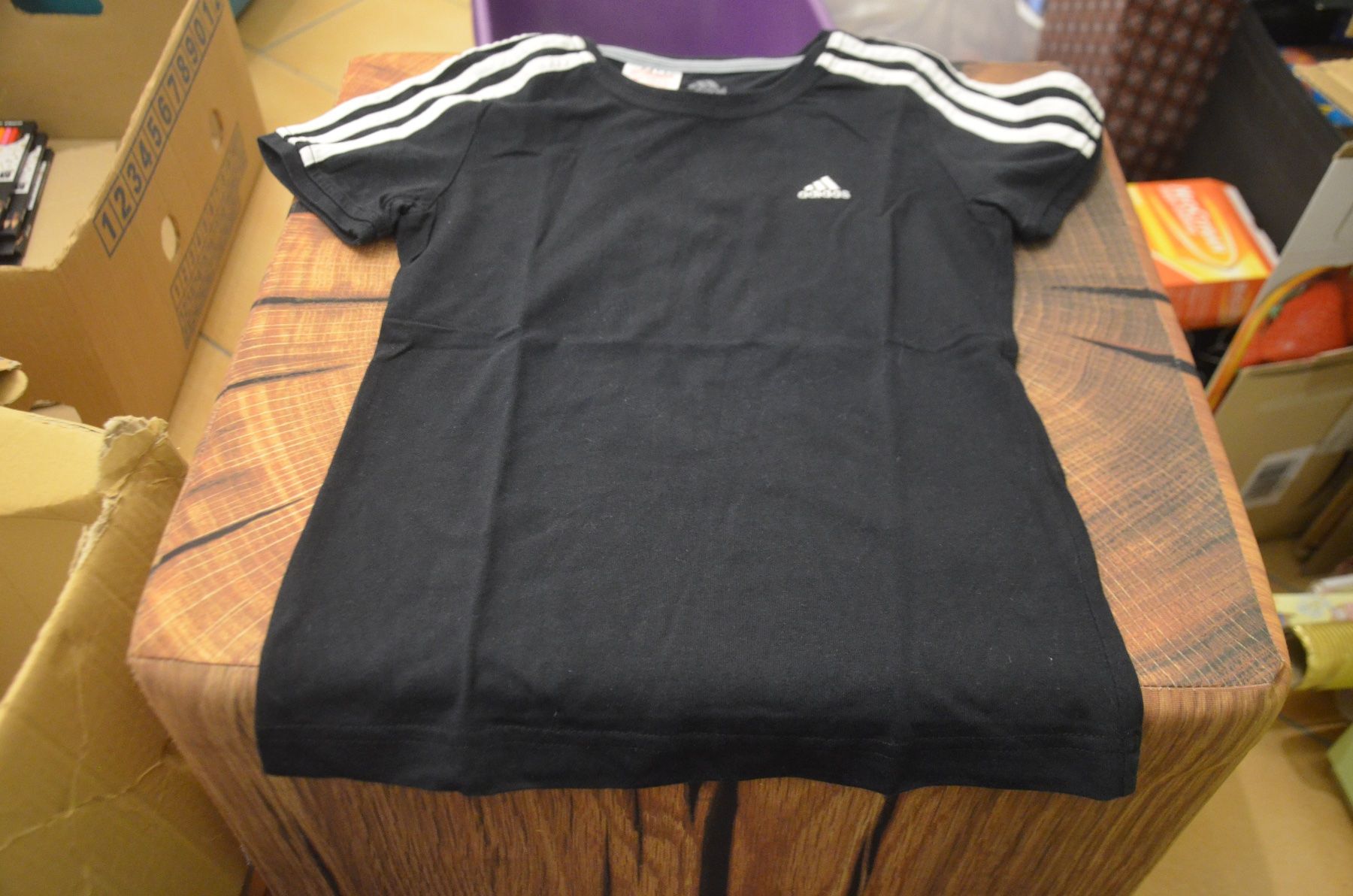 T-shirt: TAILLE 140 - ADIDAS T-SHIRT – Usato da Chiasso venduto da Dolly015 1