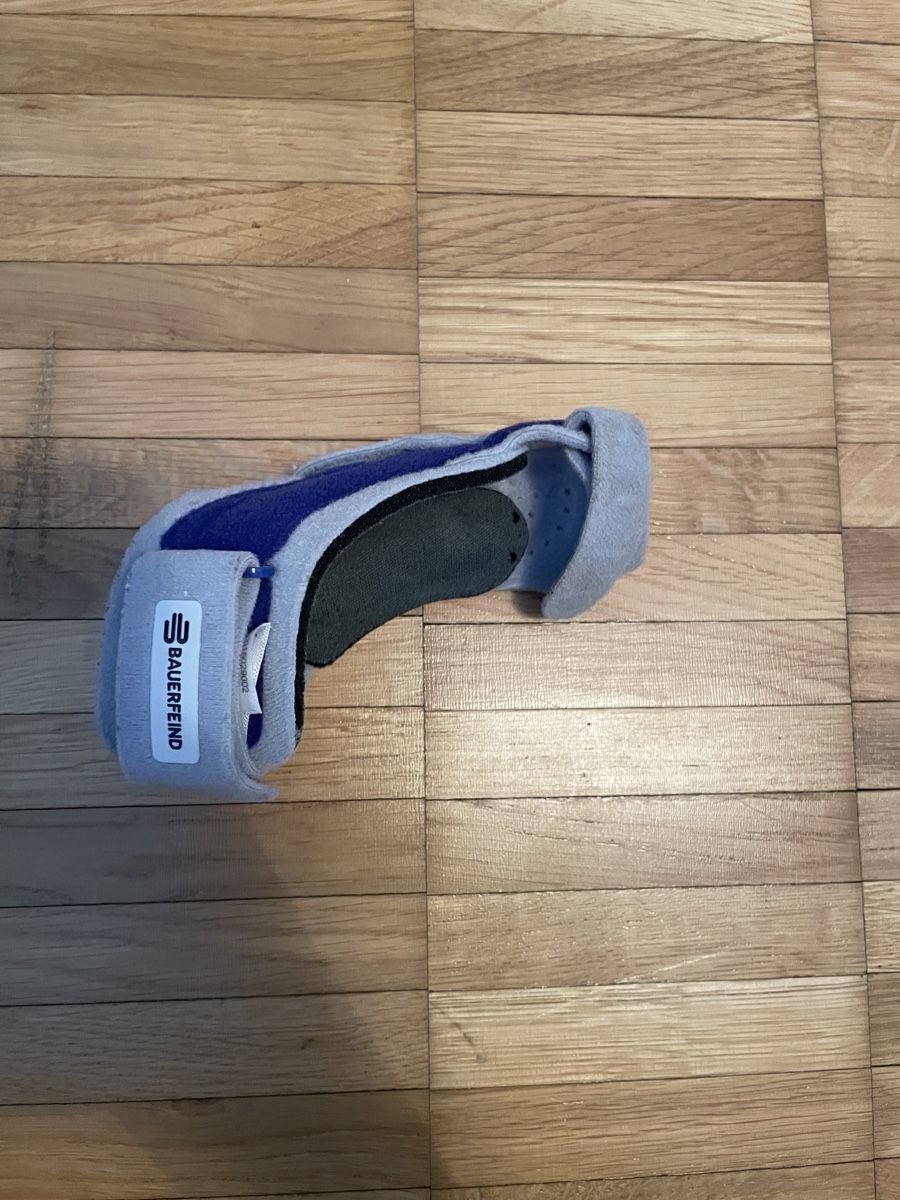 Attrezzature mediche: Bauerfeind RhizoLoc Thumb Brace - Size 1-Right Hand – Usato da Neuchatel venduto da shi_9fzw 6