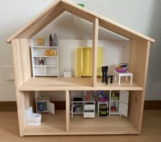 Maison poupée en bois avec meubles et accessoires