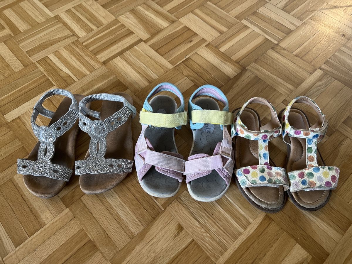 Schuhe für Mädchen: 3 x Sandalen Mädchen, Gr. 33/34 – Gebraucht aus Zuchwil von Commander0