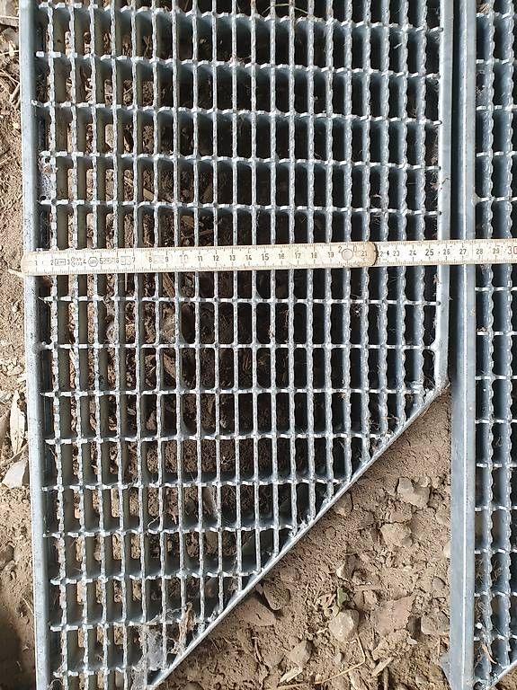 Treppen: Treppenstufen Gitter 4 stk – Gebraucht aus Muhen von Gsell4 2