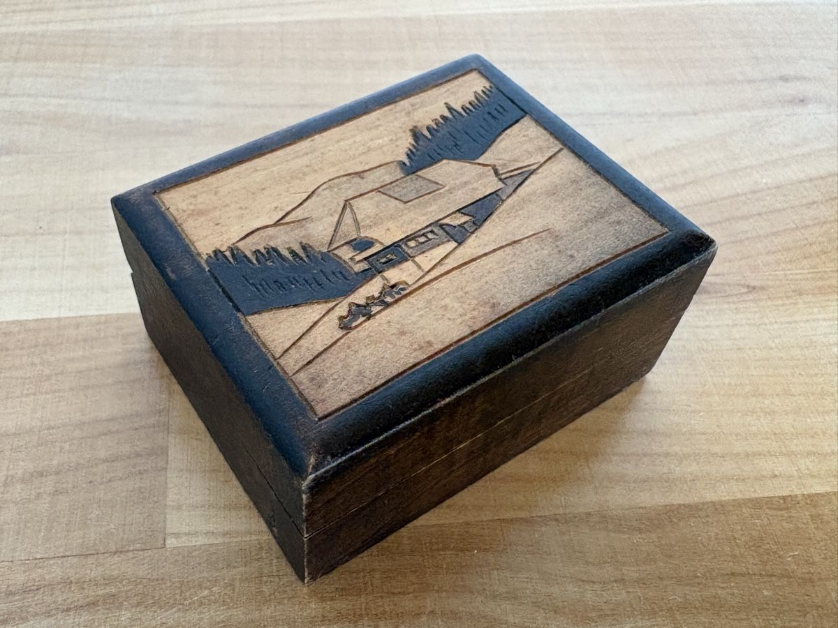 Tutte le decorazioni: Holz Dose / Box mit Bauernhaus Motiv – Usato da Rümlang venduto da euqinom16