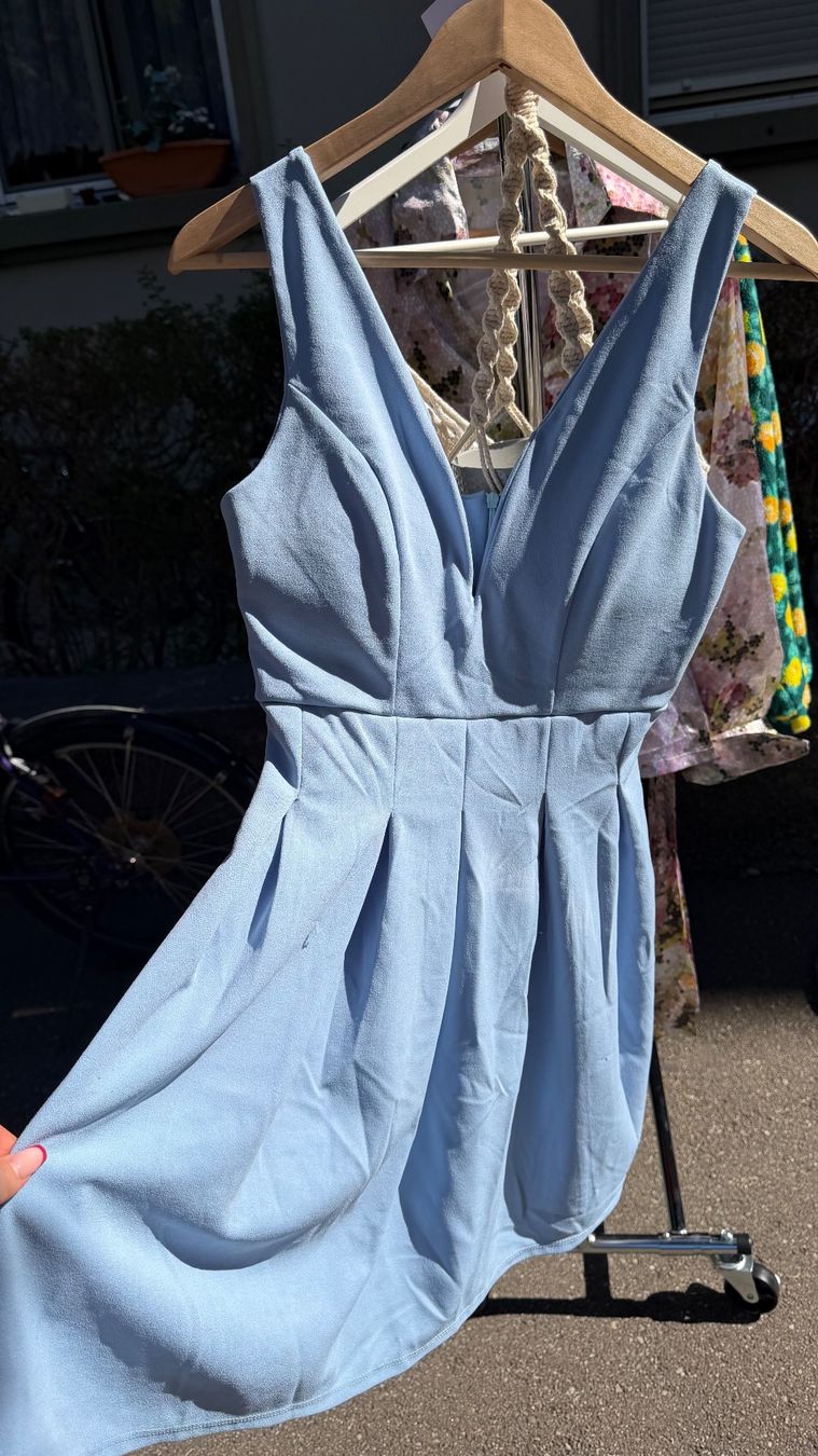 Vestiti: Kurzes Kleid in hellblau – Usato da Basel venduto da annakati 1