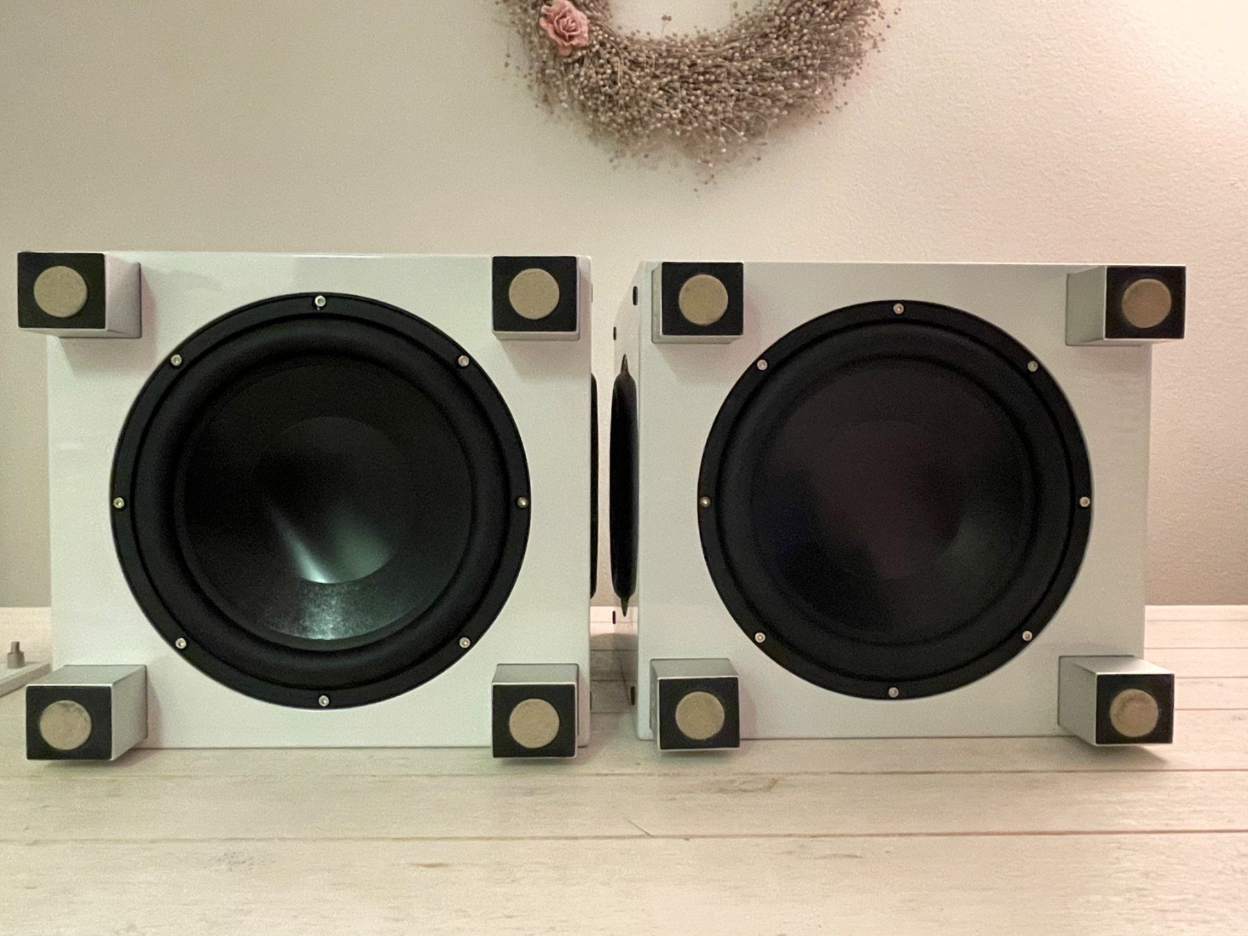 Lautsprecher: 1 X REL T7i Active Subwoofer weiss – Gebraucht aus Luzern von wnif 4