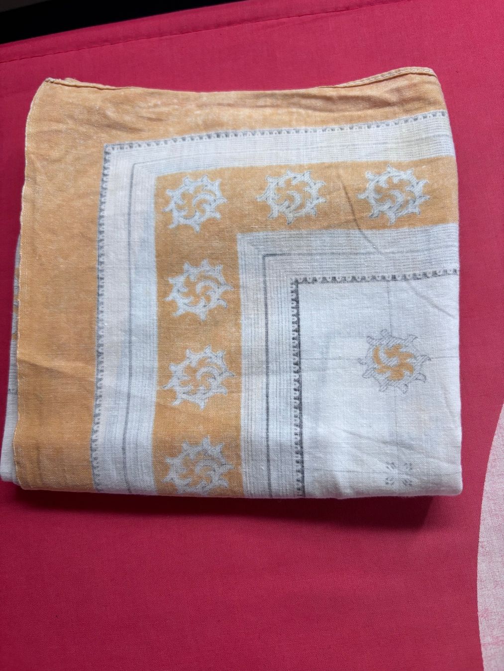 Foulard & Sciarpe: älteres Glarnertüechli weiss/gelb – Nuovo (secondo la descrizione) da Balsthal venduto da Uroby 2
