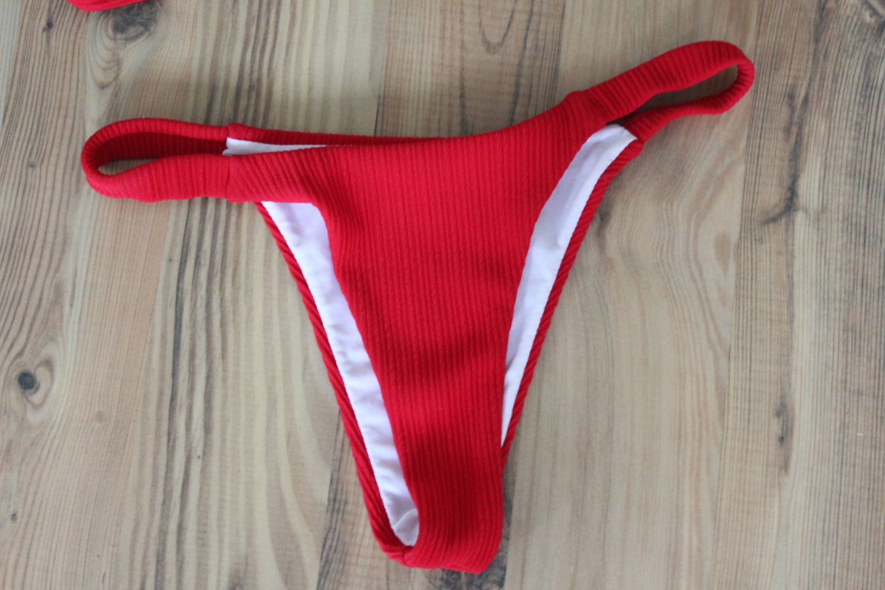 Badekleider & Bikinis: Fire red Bikini never worn – Neu und originalverpackt aus Bern von  2