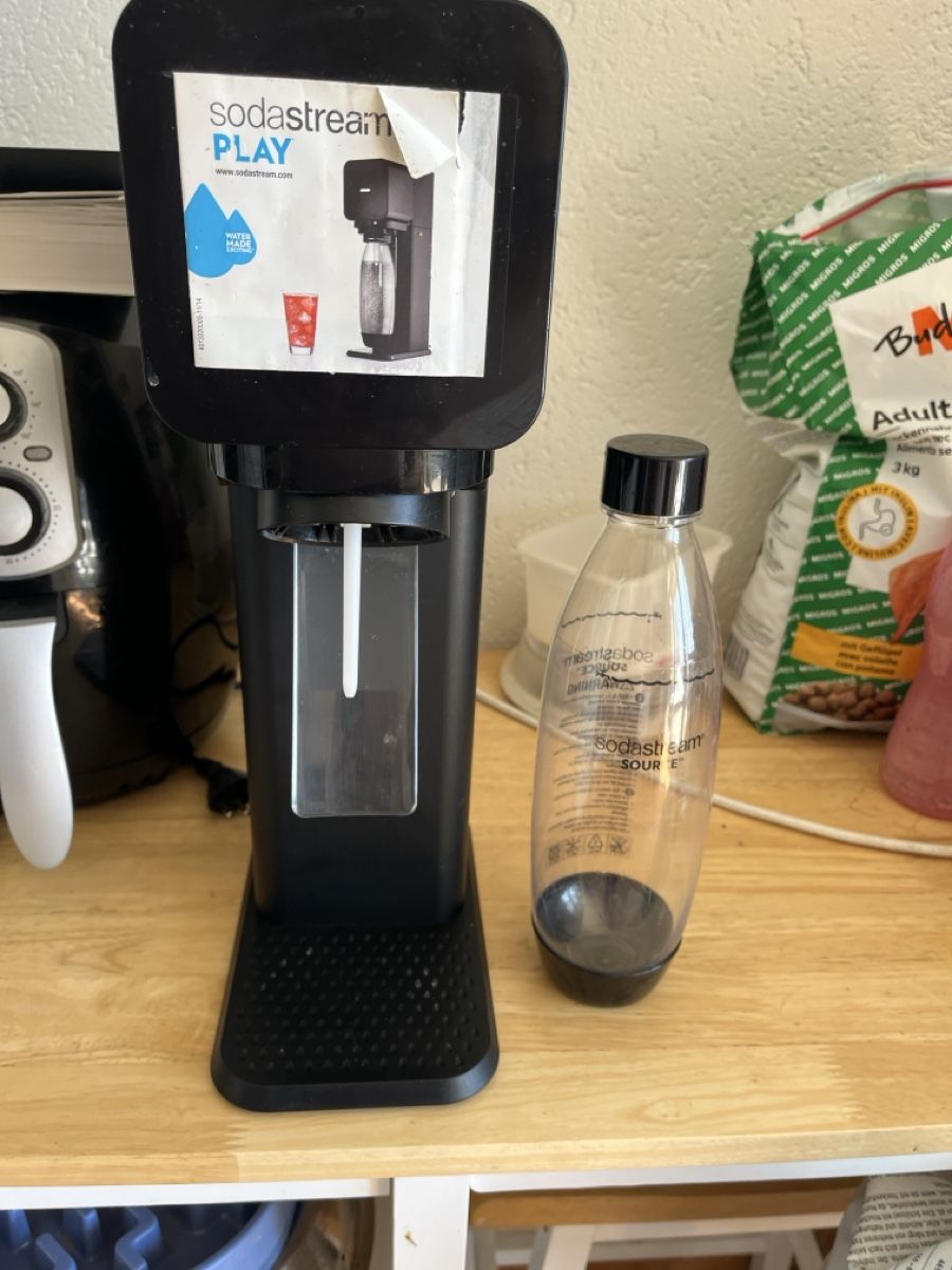 Sodastream Küchengeräte: SodaStream PLAY machine bouteille incluse – Gebraucht aus Peseux von vig_tkt6