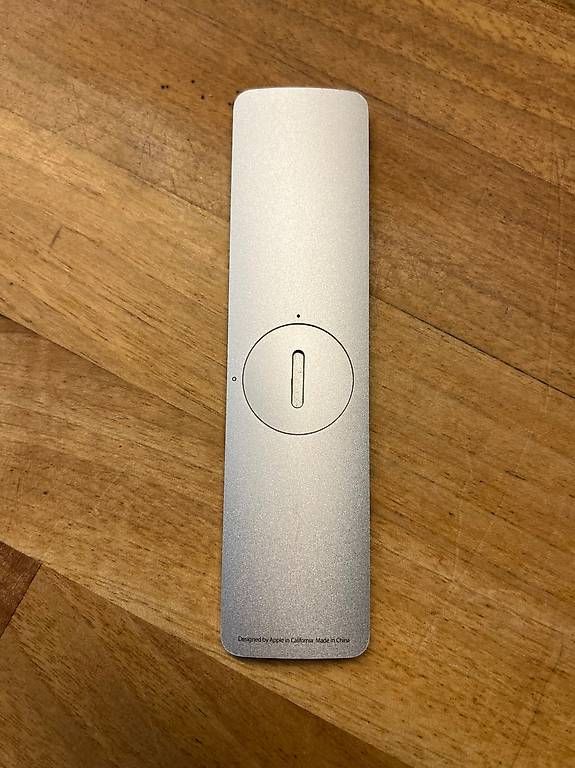 Apple Telecomandi: Apple Universal Remote – Usato da Mönchaltorf venduto da Sonneric 1