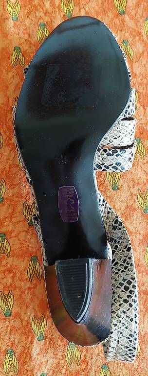 Scarpe da donna: Chaussures été taille 36 – Usato da Tschugg venduto da uldrypr 3