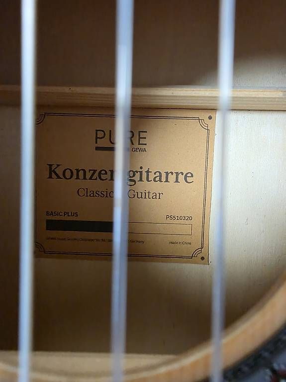 Strumenti musicali: Guitare droitier 1/2  – Usato da St. Silvester venduto da ValentinD 1