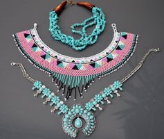 3 Halsketten /  3 colliers
