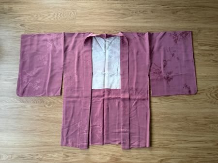 Traditioneller japanischer Haori (Kimono) Violettrosa