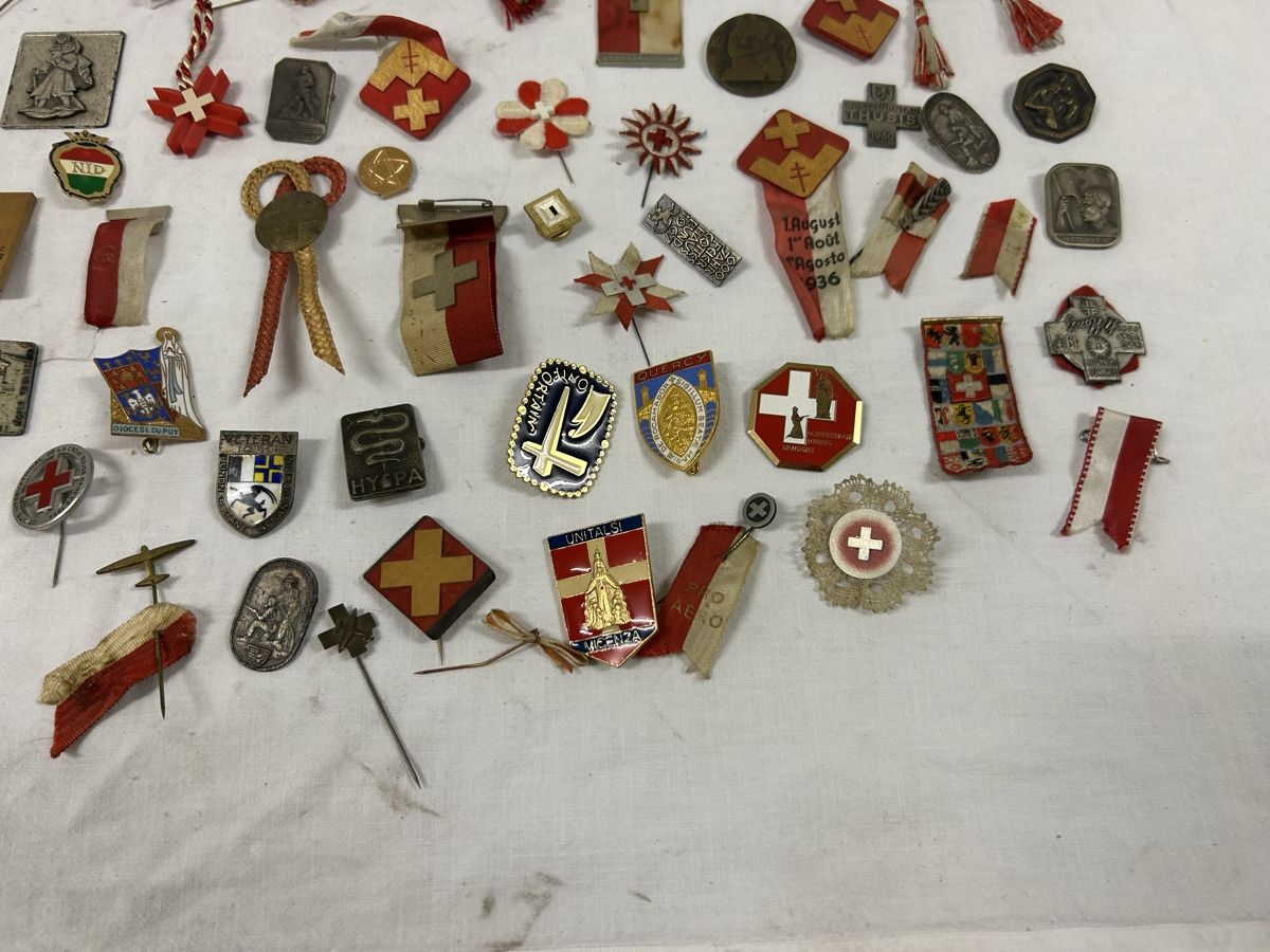 Placchette & Badge: Konvolut Schweizer Pins und Abzeichen verschiedene. – Usato da Fanas venduto da Alessio11 4