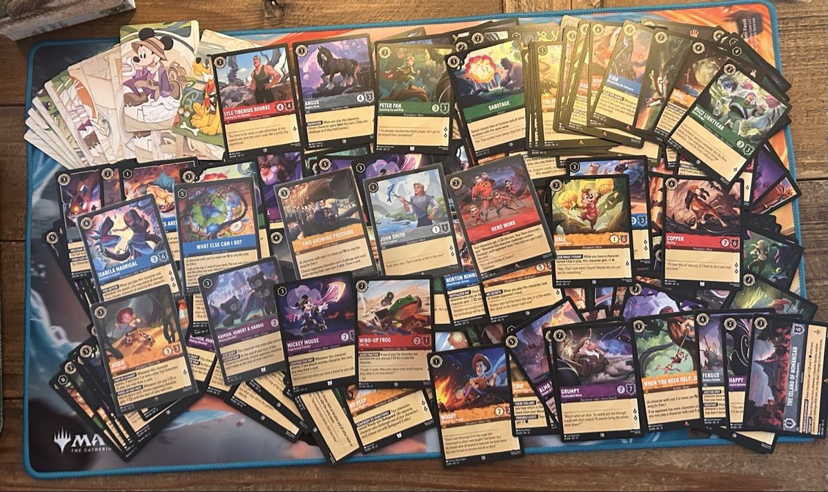 Disney Carte collezionabili: Disney Lorcana Wilds Unknown Random über 200 Karten EN  – Nuovo (secondo la descrizione) da Egnach venduto da SamC999