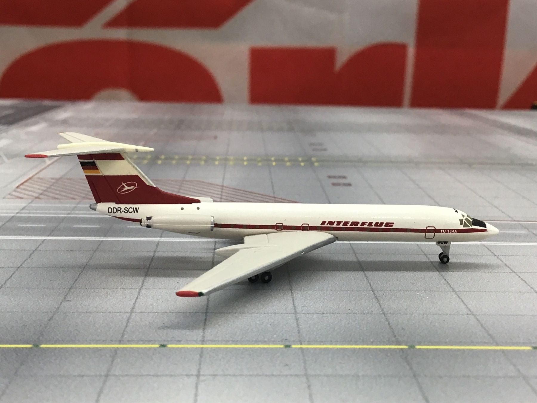 軍*姿様 Herpa Interflug Tupolev 134A 1/500 Herpa Interflug Tupolev 134A, DDR-SCW, scale 1:500 (Neu