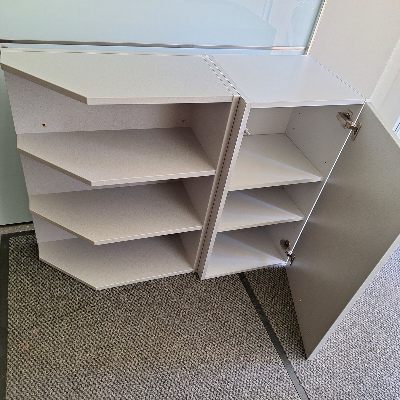 Armoires: Büro- oder Badezimmerhängeschrank – D'occasion à Schöftland par casalti