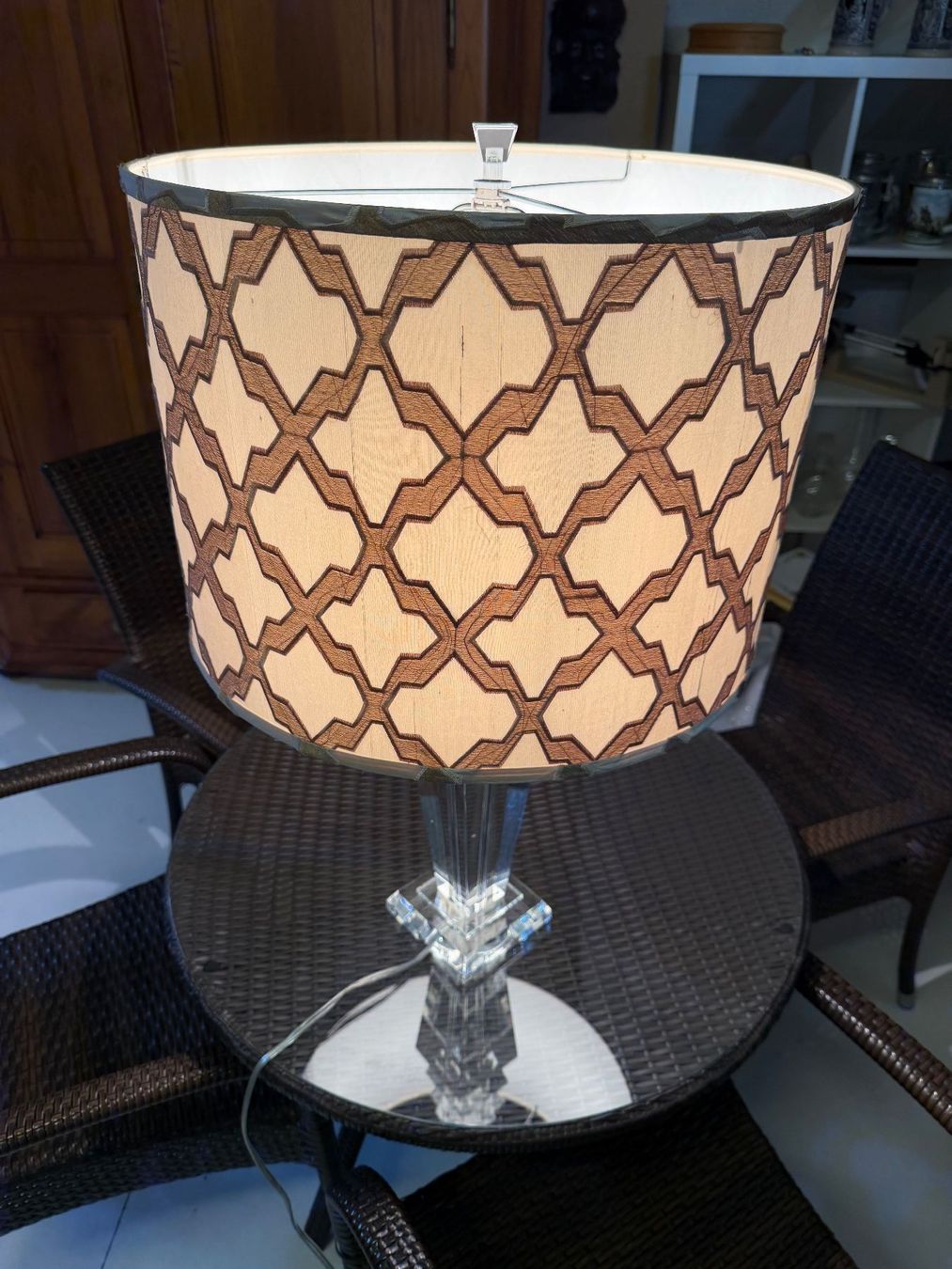 Lampade: Tischlampe mit Plexiglassockel – Usato da Ebikon venduto da Berku 2