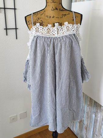 Kleid l gestreift weiss blau mit Spitze Grösse L