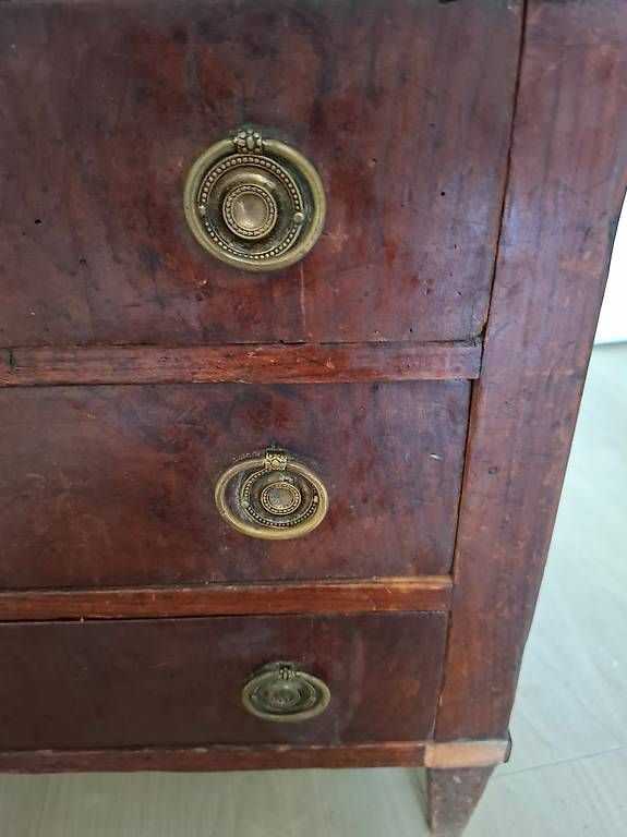 Commodes: Petite commode de style italien en acajou – D'occasion à Cully par agathe75 1