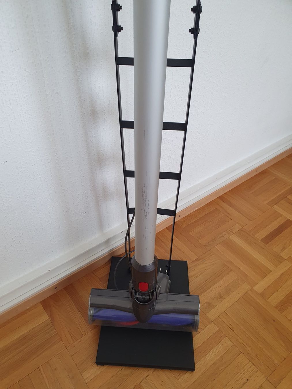 Dyson Staubsauger & Zubehör: Aspirateur Dyson V7 avec station – Gebraucht aus Prilly von RoDyRe 4